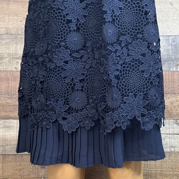 J. Jill Lace Overlay Dress Sleeveless Navy Blue Accordion Pleated Size Small - Picture 3 of 9